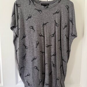A Pea in the Pod Gray Giraffe Graphic Maternity Blouse - Size Sm